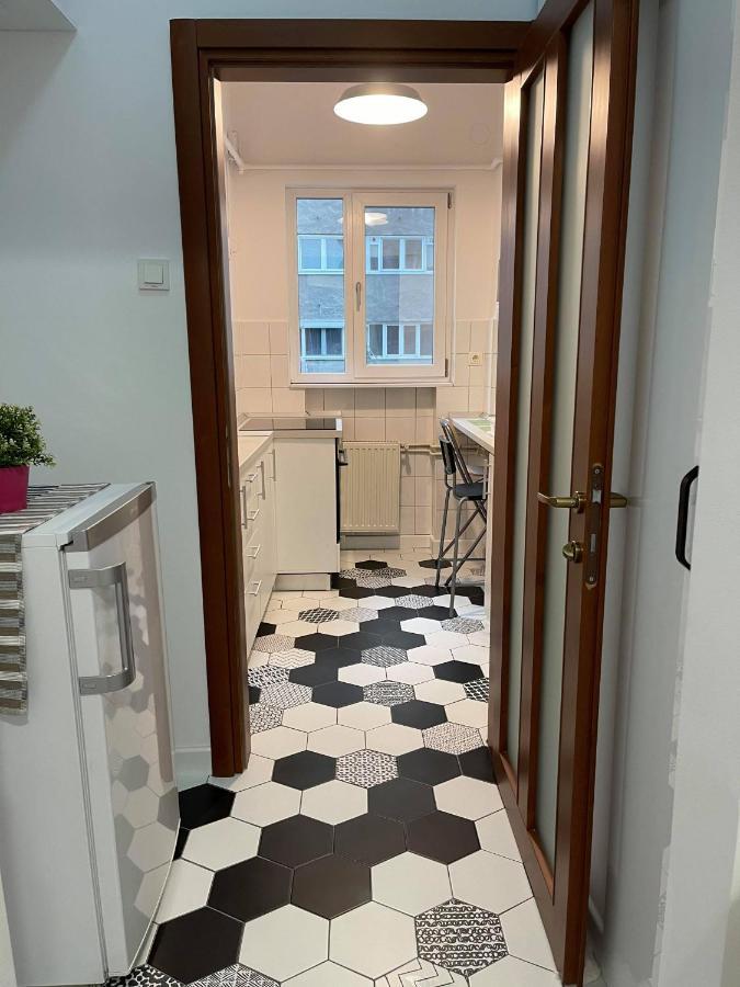 Interbellic Flat * Bucureşti